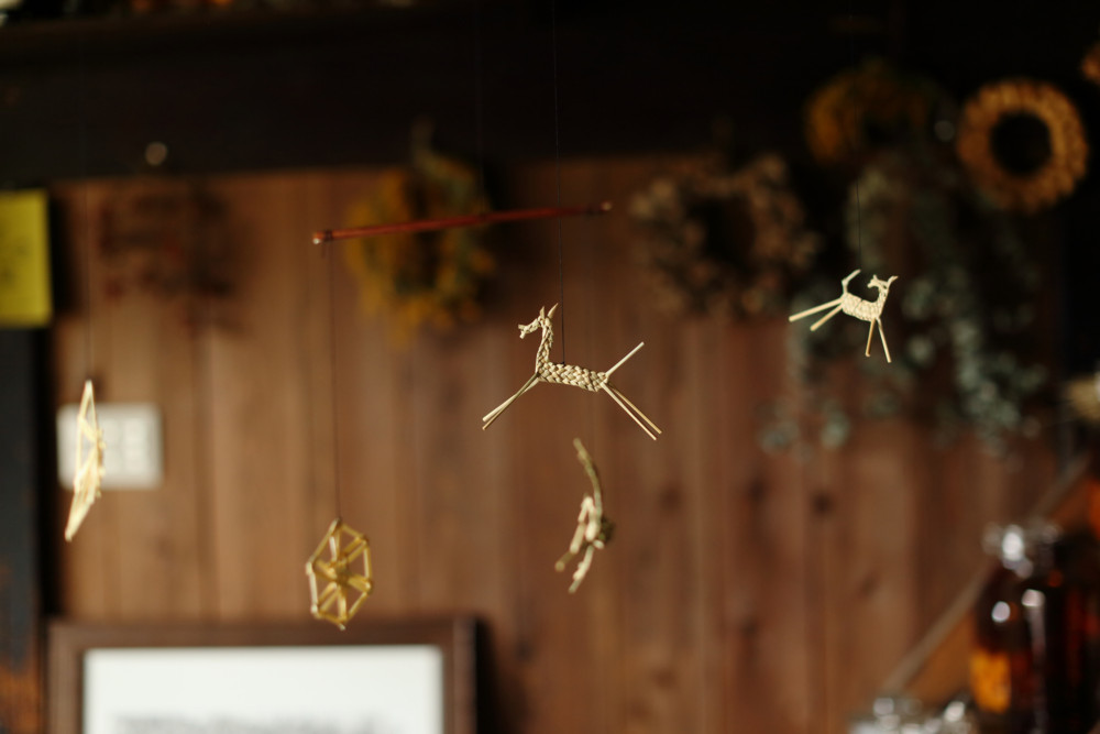 藁細工モビール